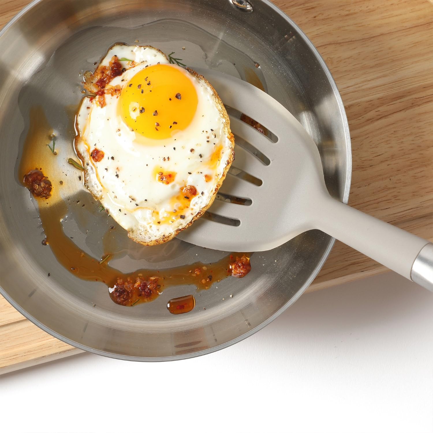 Turner serving delicate foods with confidence using Calphalon Prime