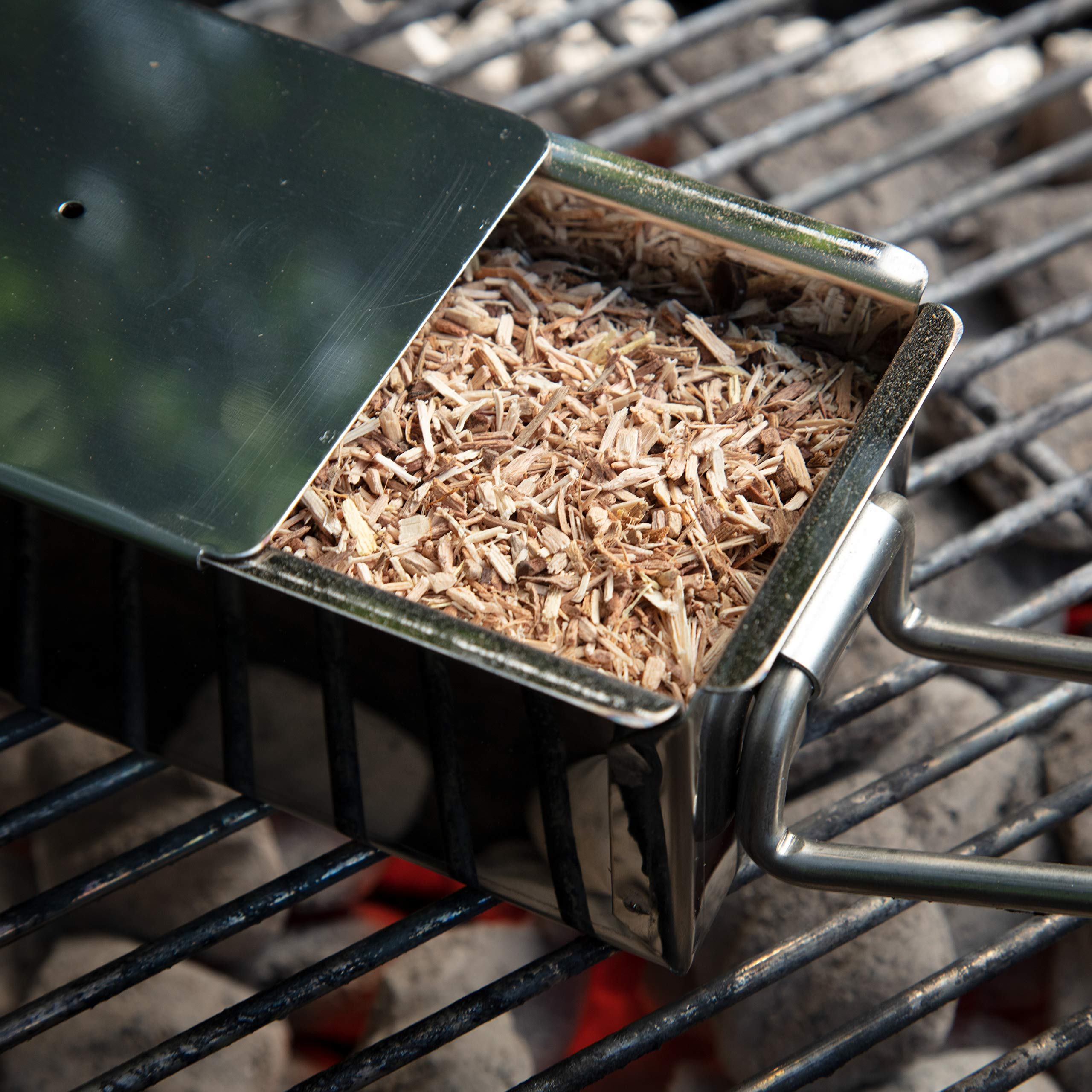 Camerons kiln-dried oak chips ensure consistent smoke production
