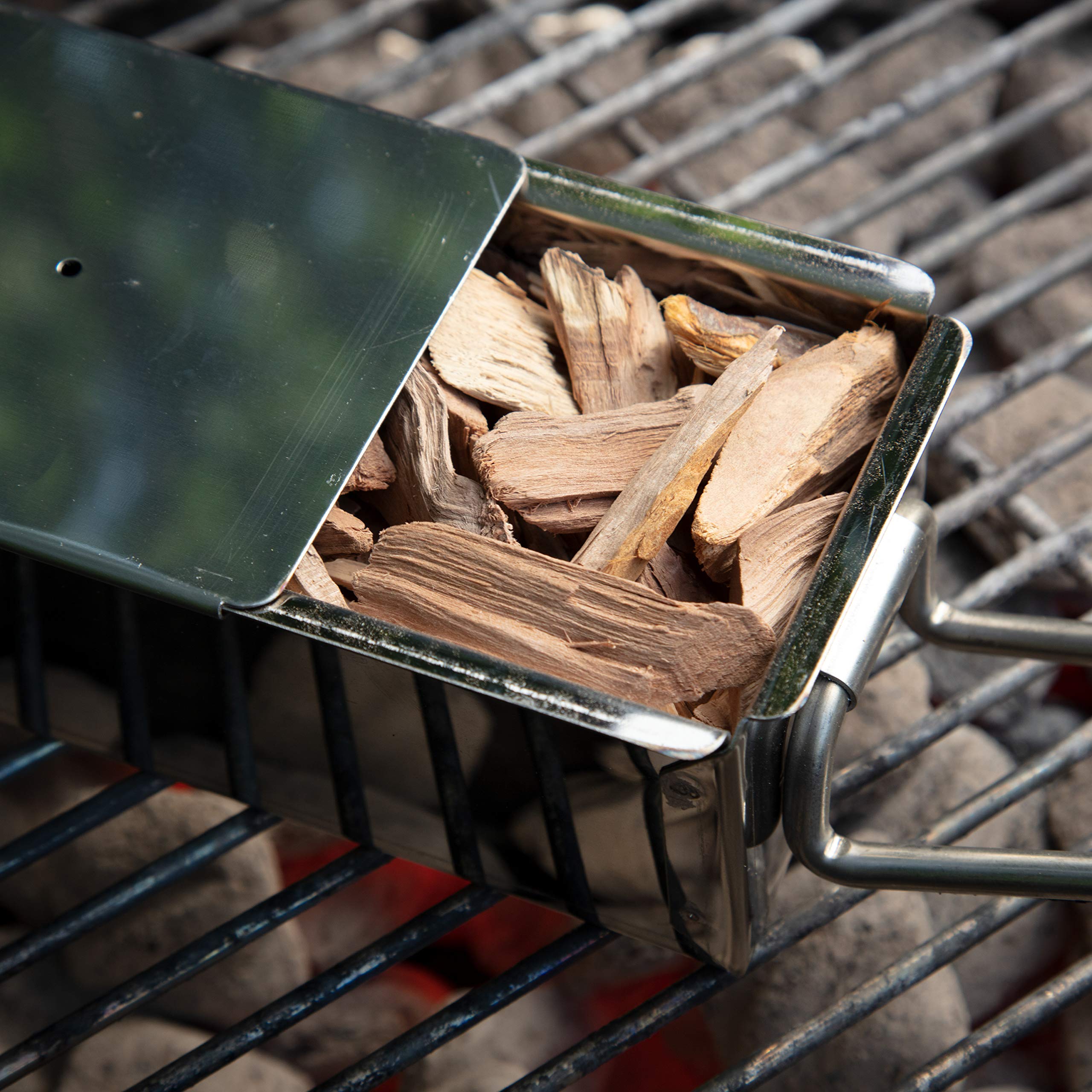 260 cu in bag provides scalable wood smoke for gatherings.