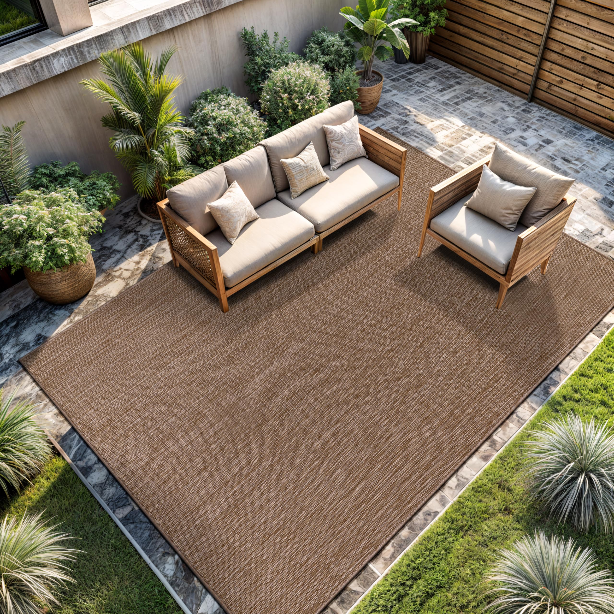 CAMILSON rug 5x7 lightweight and dust-release to help keep spaces tidy.