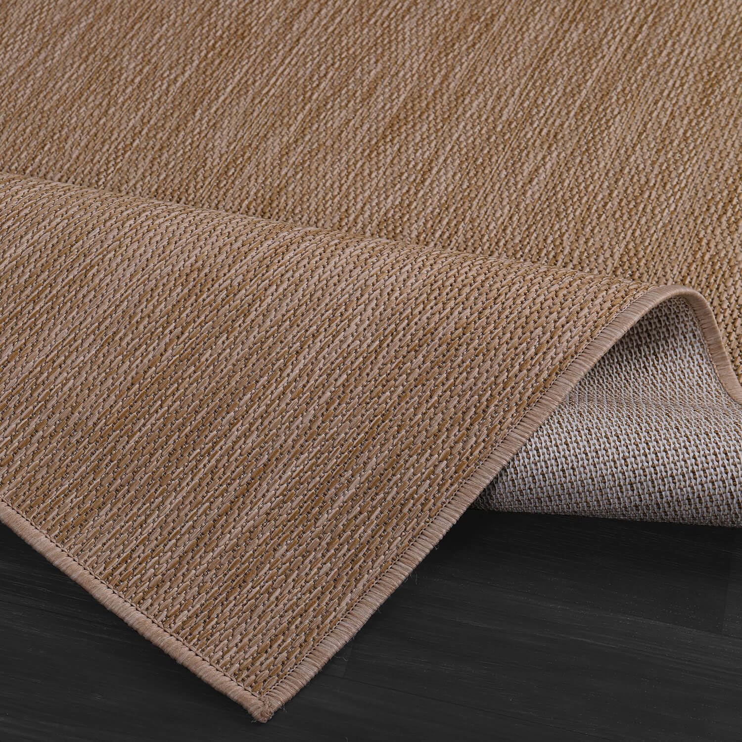 CAMILSON rug 5x7 washable design makes cleaning outdoor entrances quick and simple.