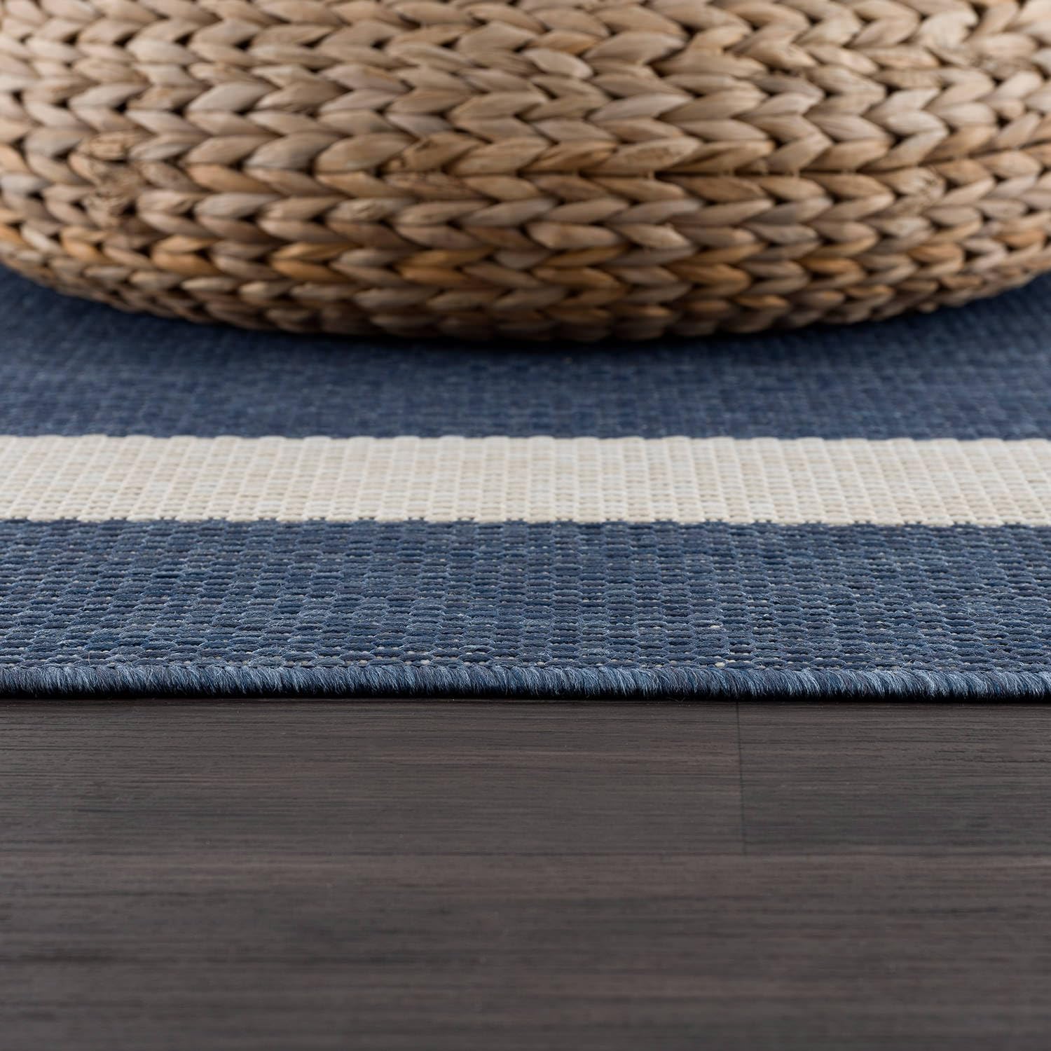 CAMILSON outer rug with dust-release design in entryway, easy maintenance.