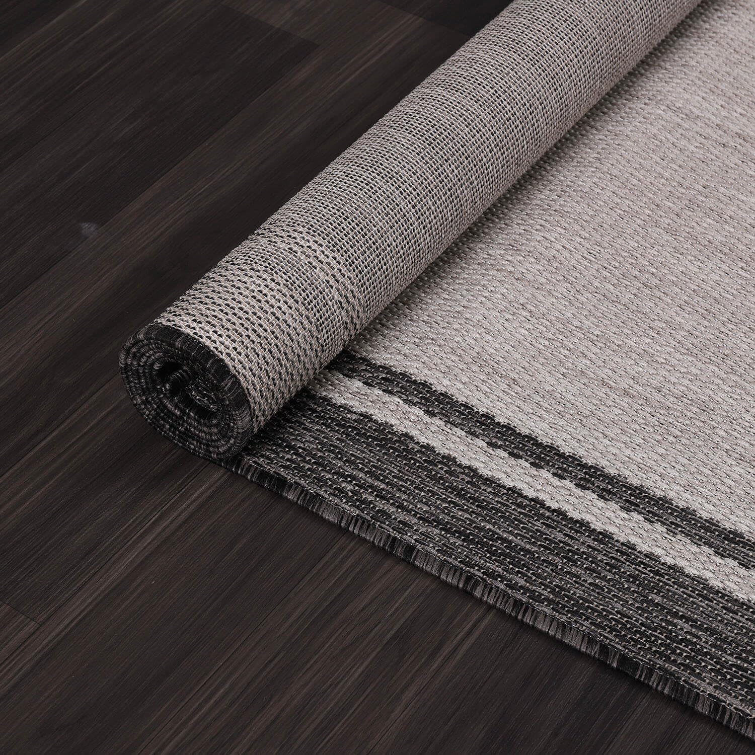 CAMILSON stain resistant polypropylene rug resists dirt and dust buildup