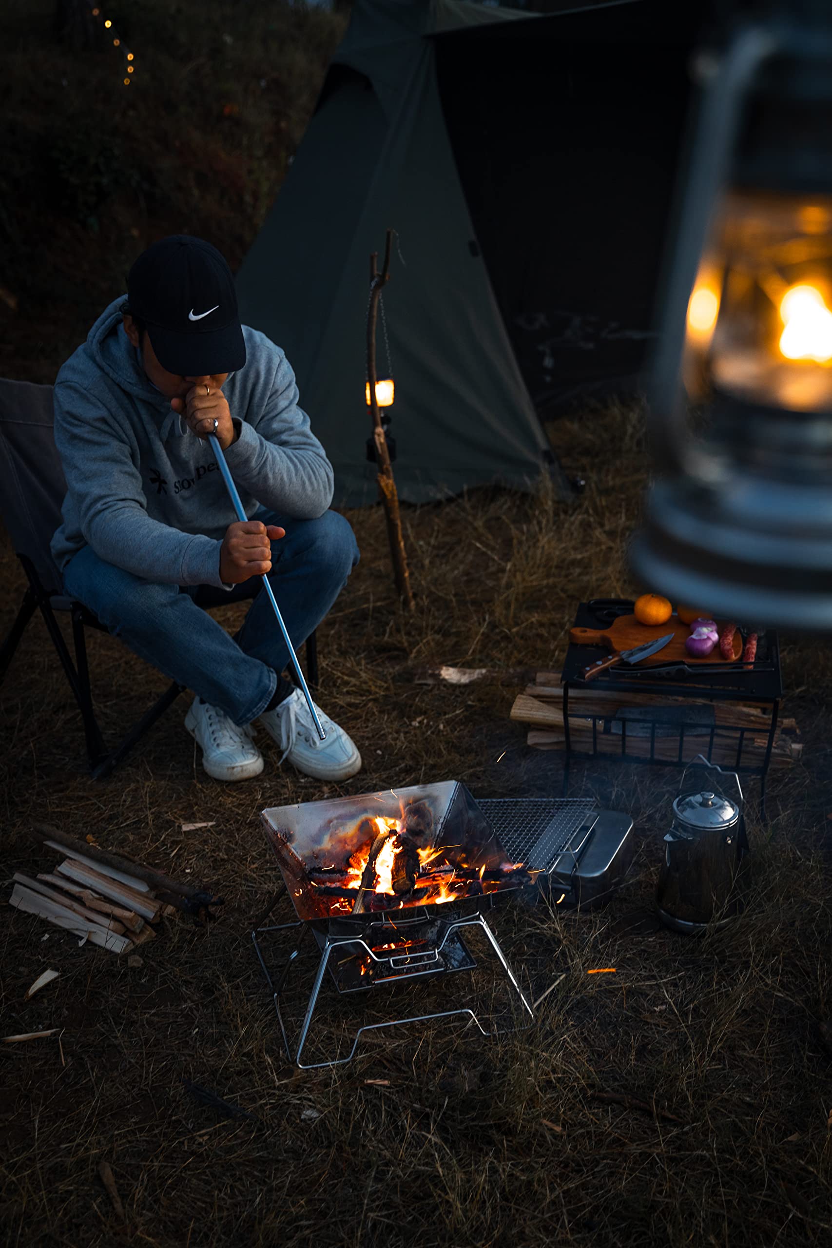 Camping Moon MT-2 two-level grill height for searing and slow cooking.