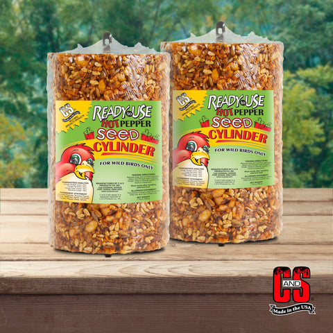 C&S hot pepper deterrent formula may deter squirrels while inviting birds.