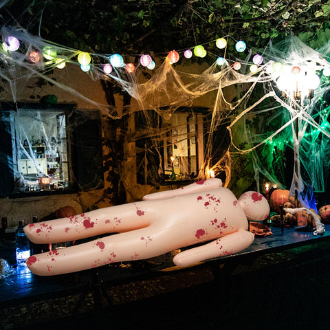CANIPHA Halloween scene with inflatable mannequin for dress-up.