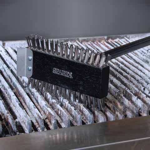 Carlisle SPARTA grill brush removes grease and carbon deposits efficiently