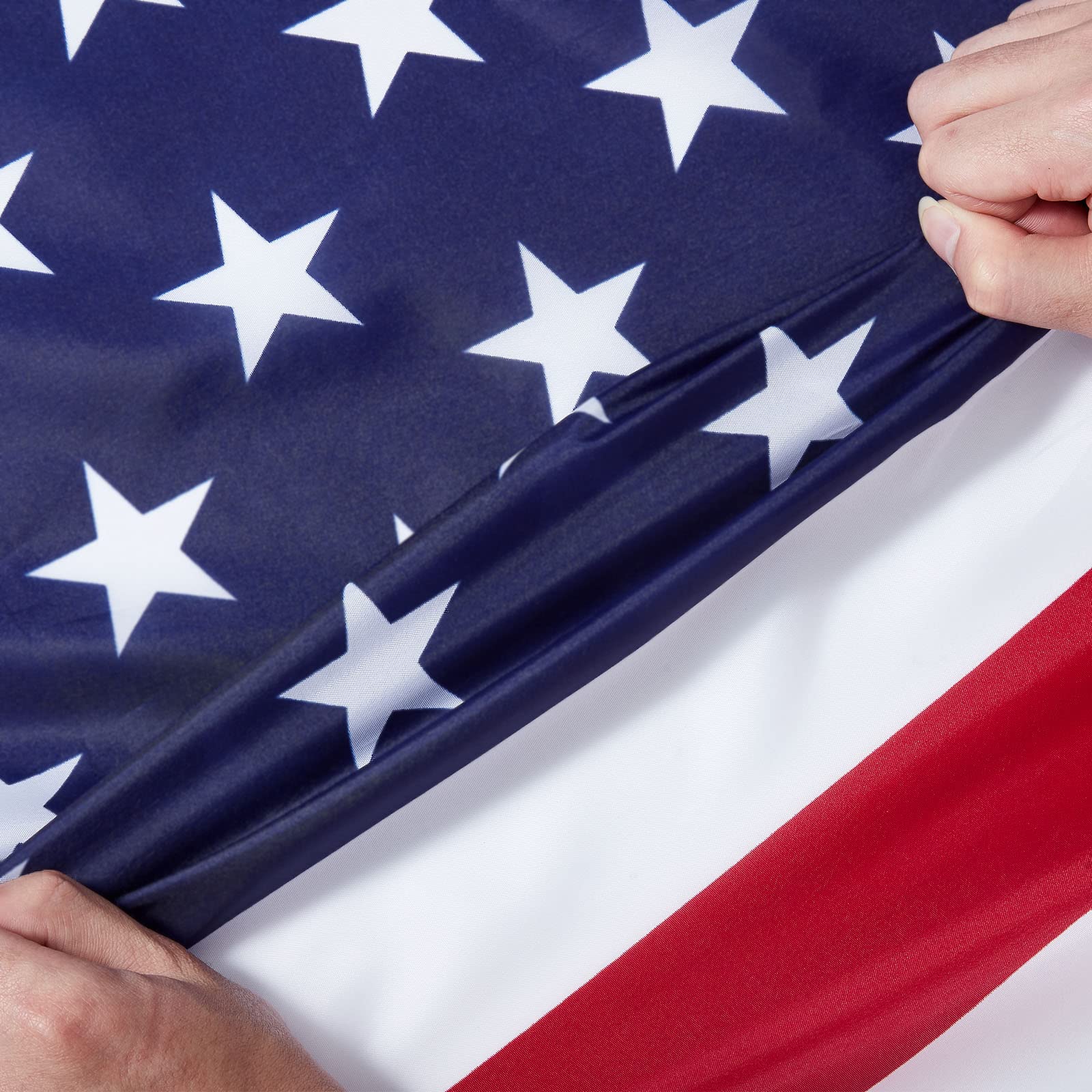 CastDream US flag 3x5 wind-sway close-up highlights lightweight design and fluttering motion