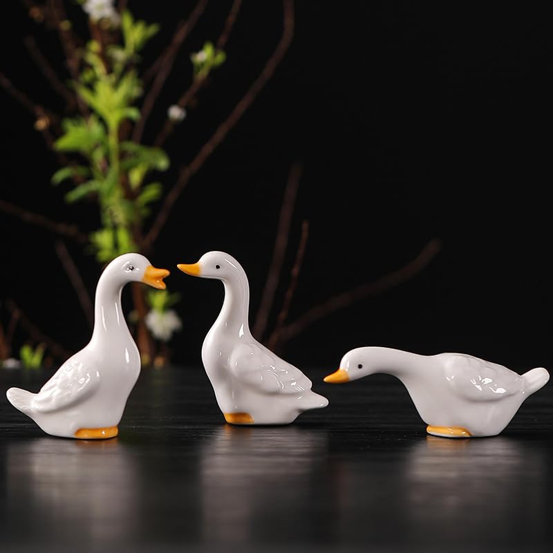 CCUUHJ mini ceramic ducks side view ideal for porch or shelf decor