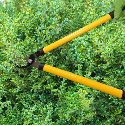 Centurion 1222 non-slip grip ensures secure control on wet tasks.