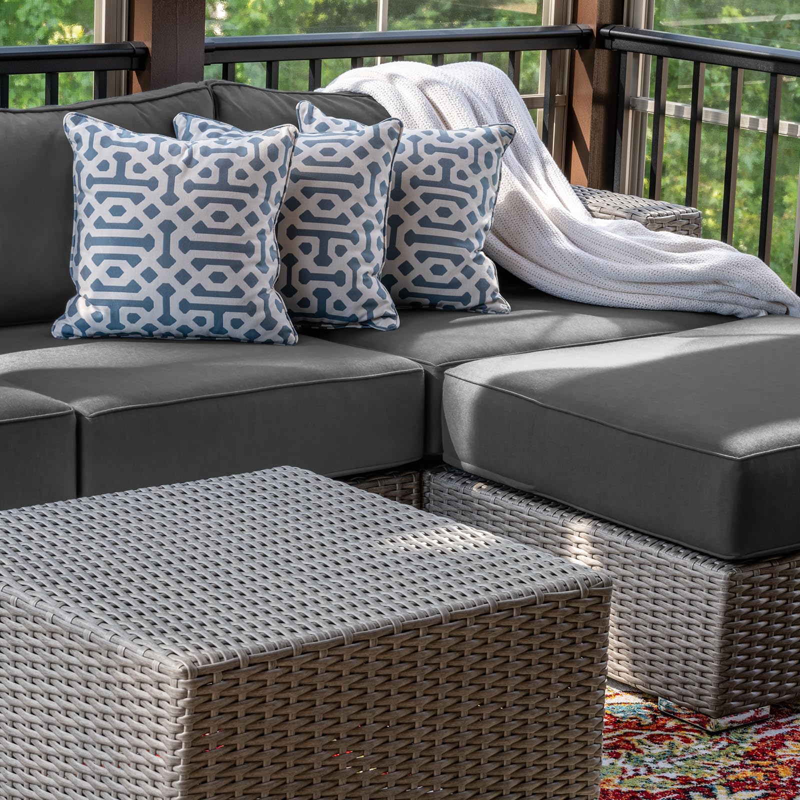 Cethytirko fade-resistant fabric maintains color in sun