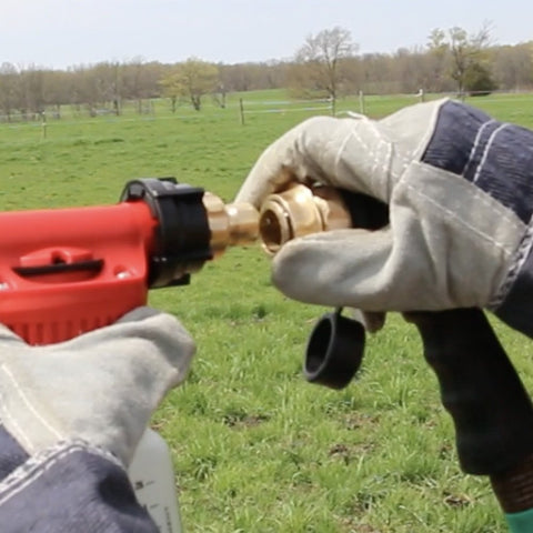 Chapin G5502 foaming nozzle demonstrates rich foam application for cleaners
