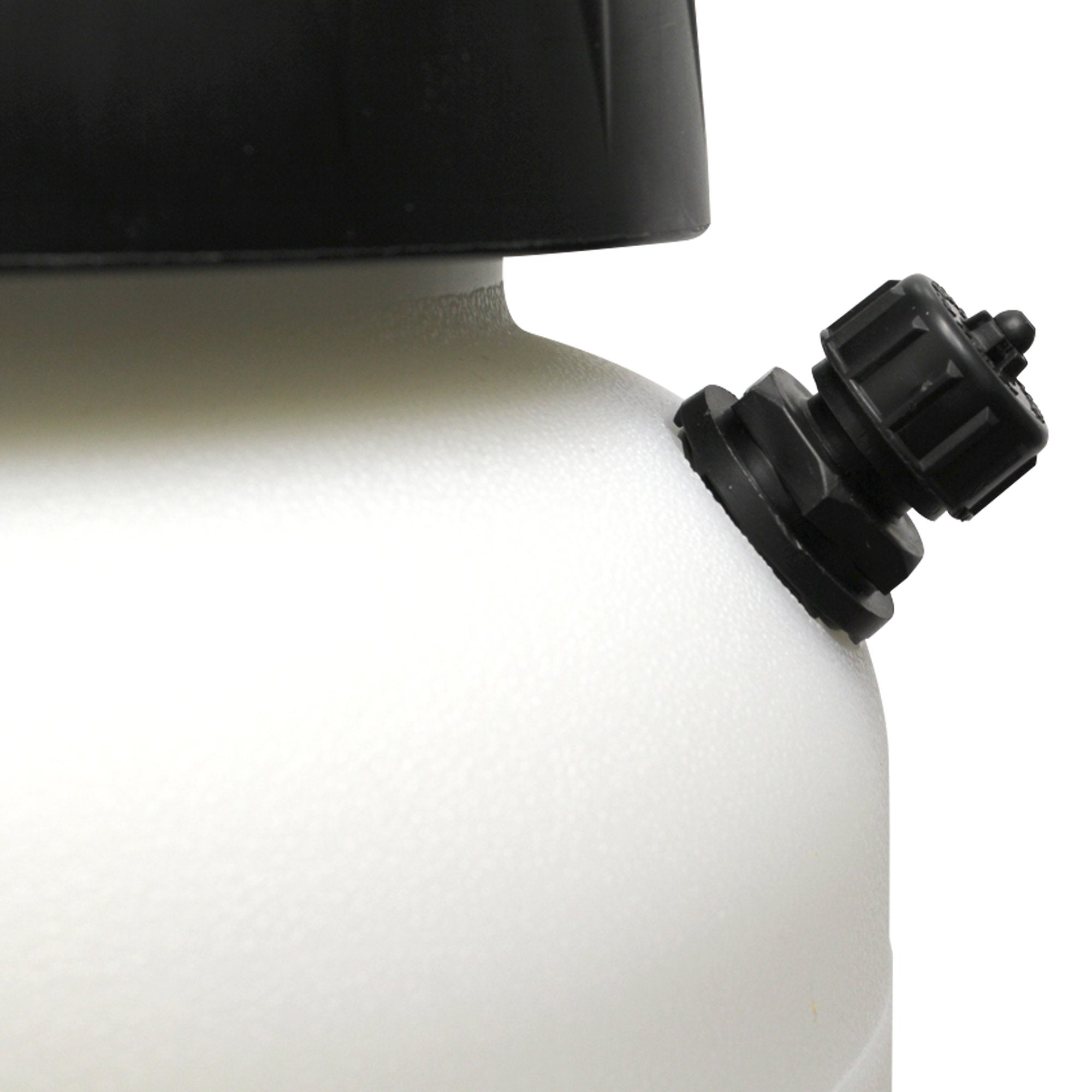 Chapin 26031XP cushion-grip shut-off handle for comfortable spraying sessions.