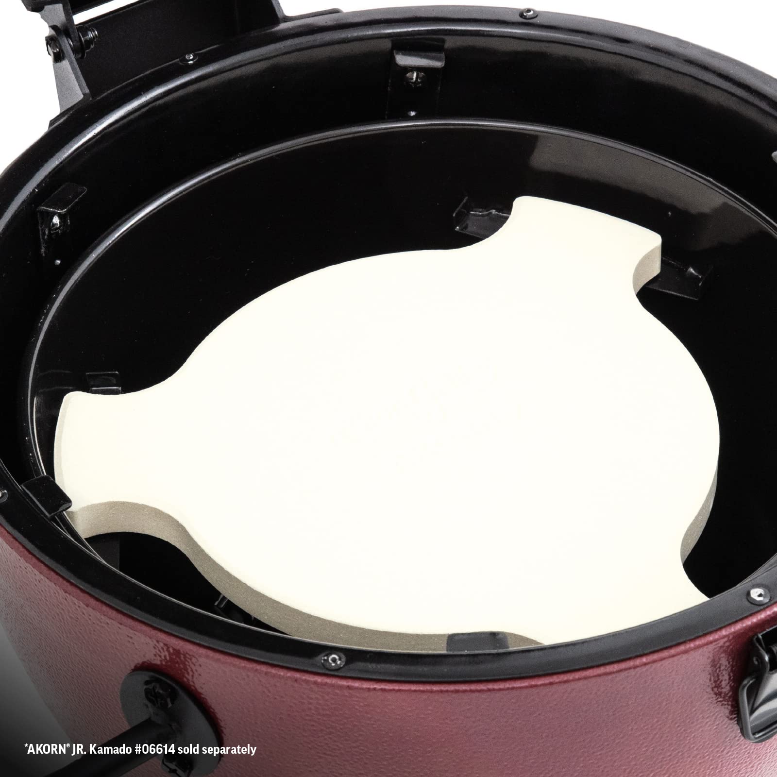 Cordierite material endures temperatures over 800°F for durable cooks