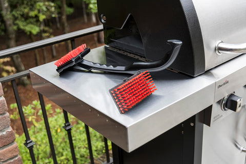 Charbroil Cool-Clean Brush XL on a grill grate demonstrating effective cleaning.