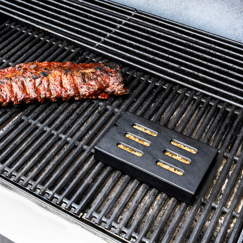 Char-Broil smoker box fits 8-inch wood chips for robust smoke