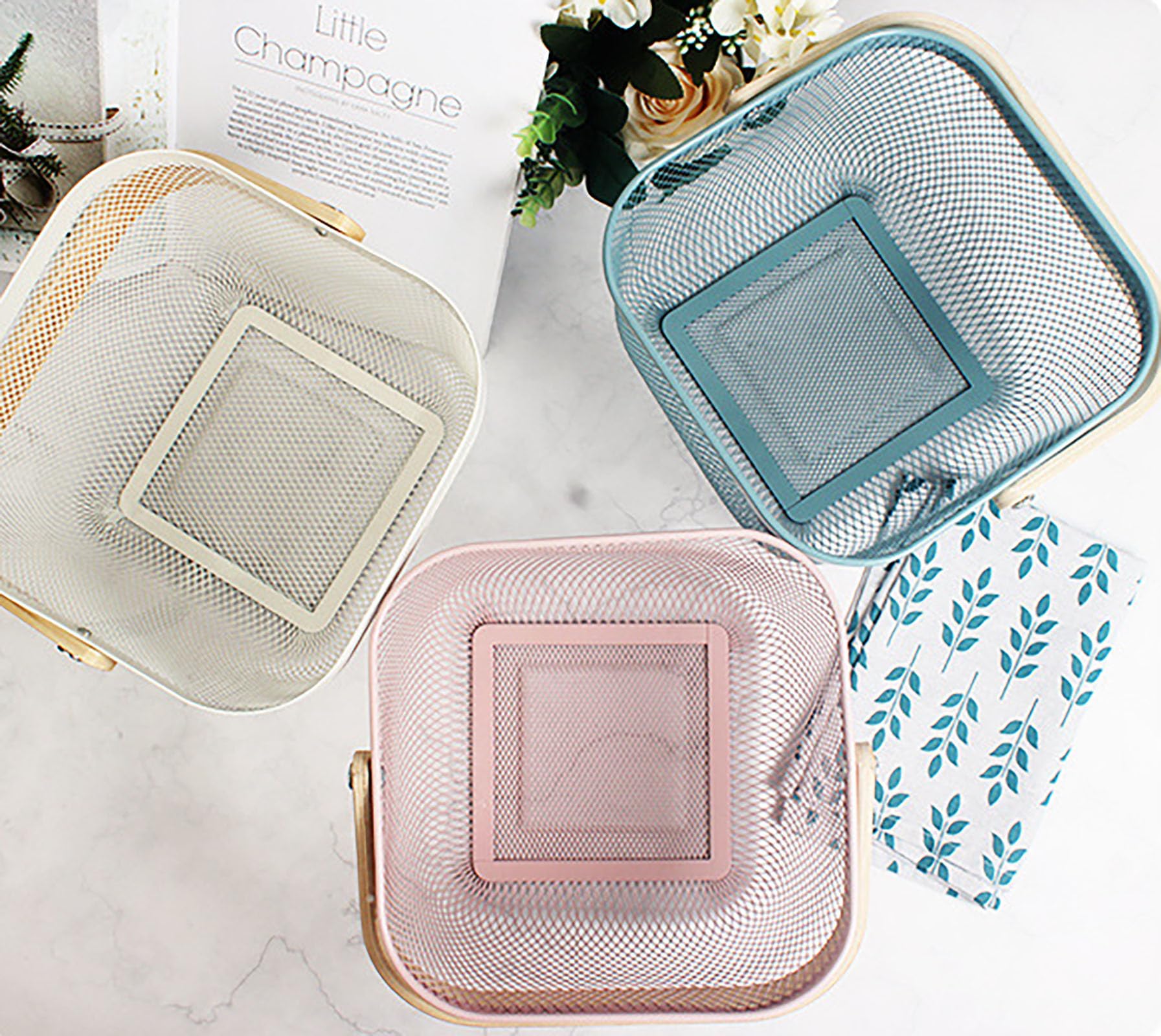 Cheardia blue air-permeable basket keeps foods fresher during transport.