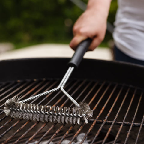 Chef Craft Select BBQ Grill Brush enables thorough cleaning on warm grates.