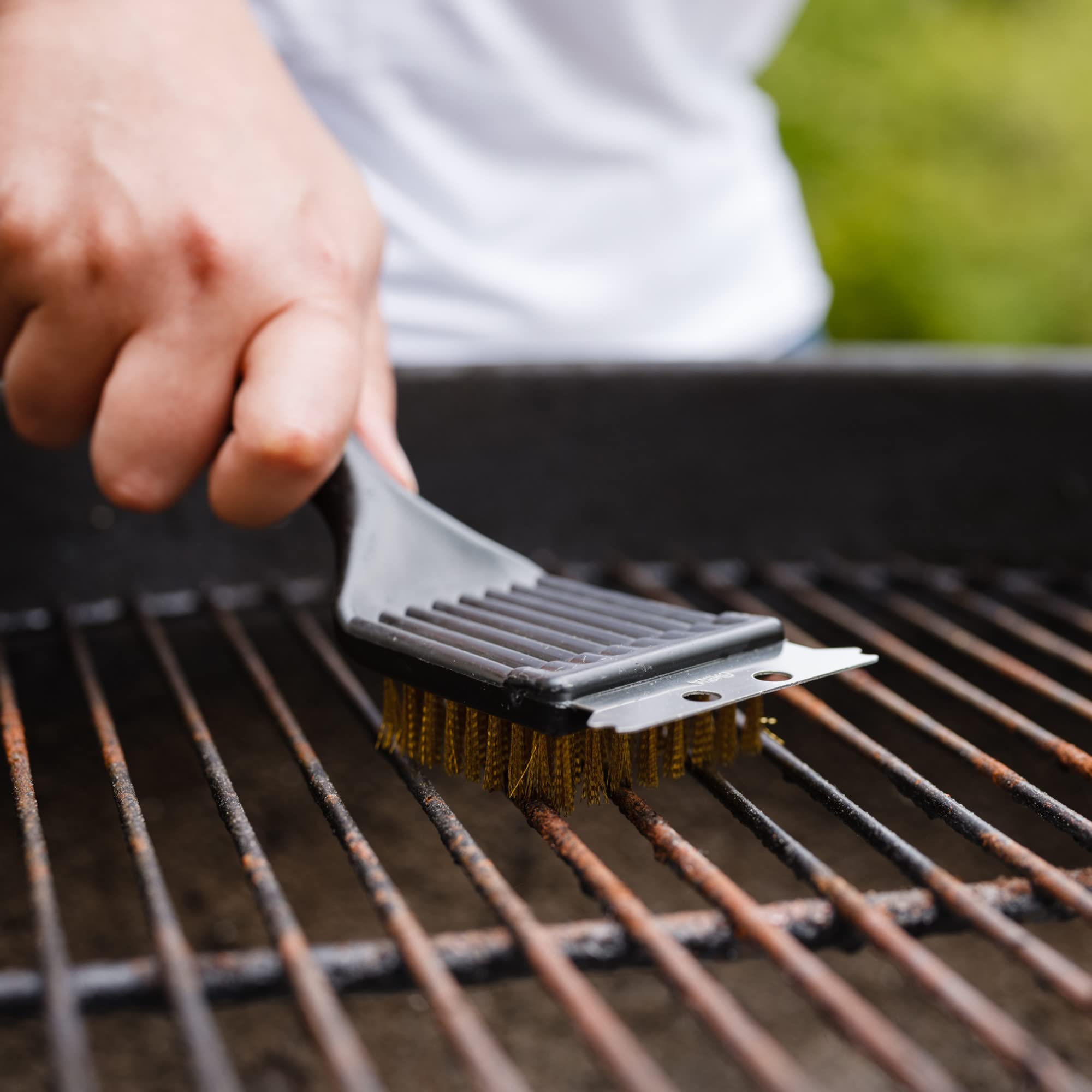 Chef Craft plastic-handle grip for comfortable grill cleaning.