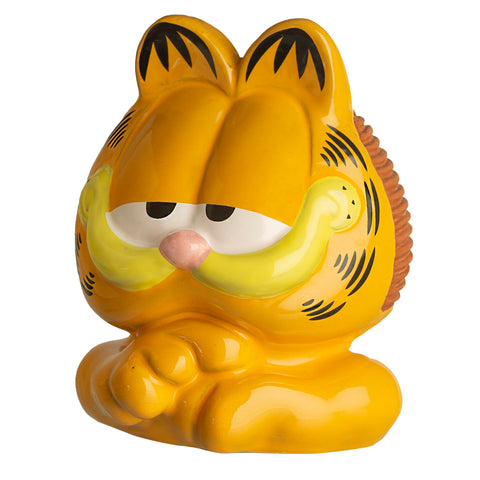 Chia Garfield drip tray helps protect surfaces during watering.