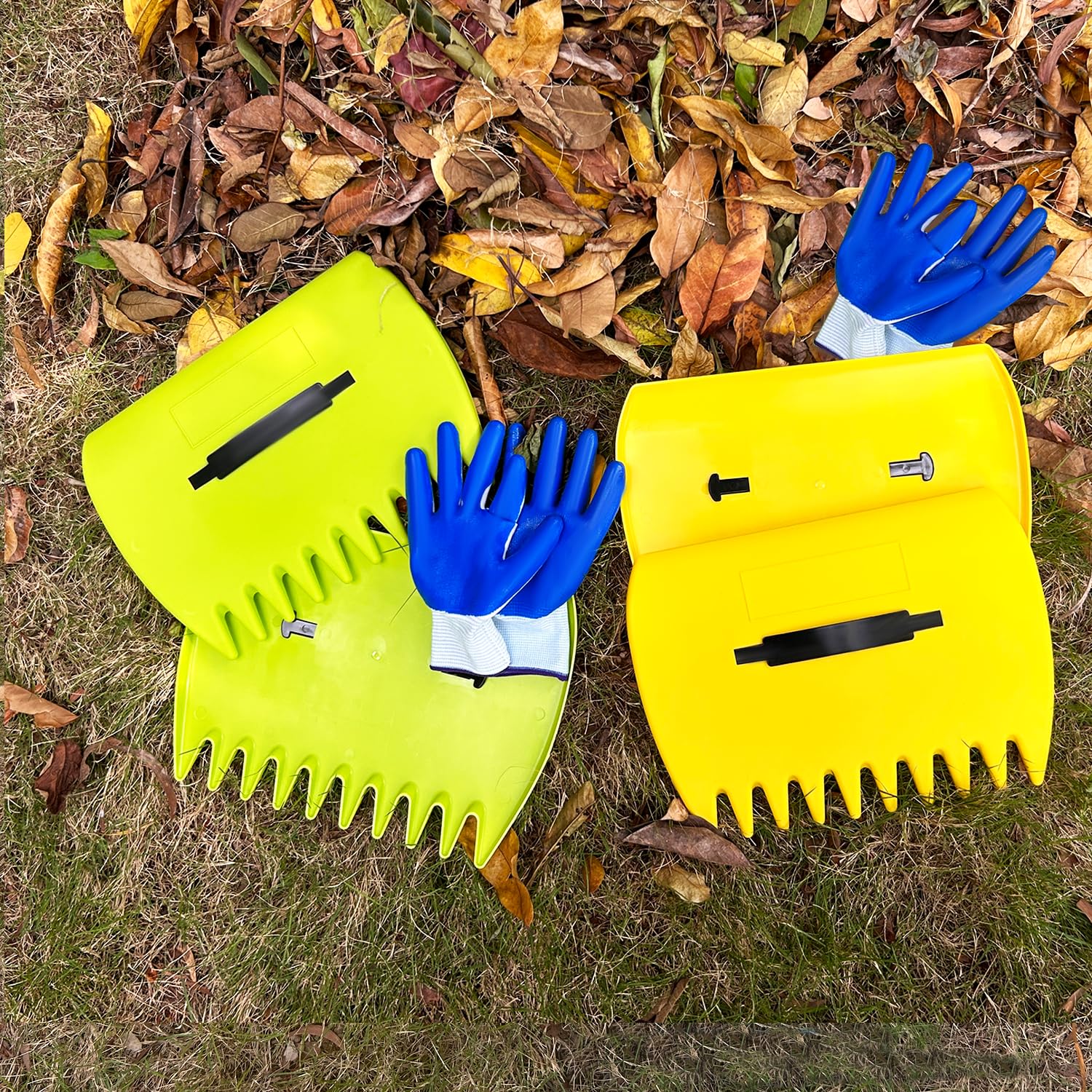 Chicarry wide-grab leaf scoops handle piles of leaves and clippings