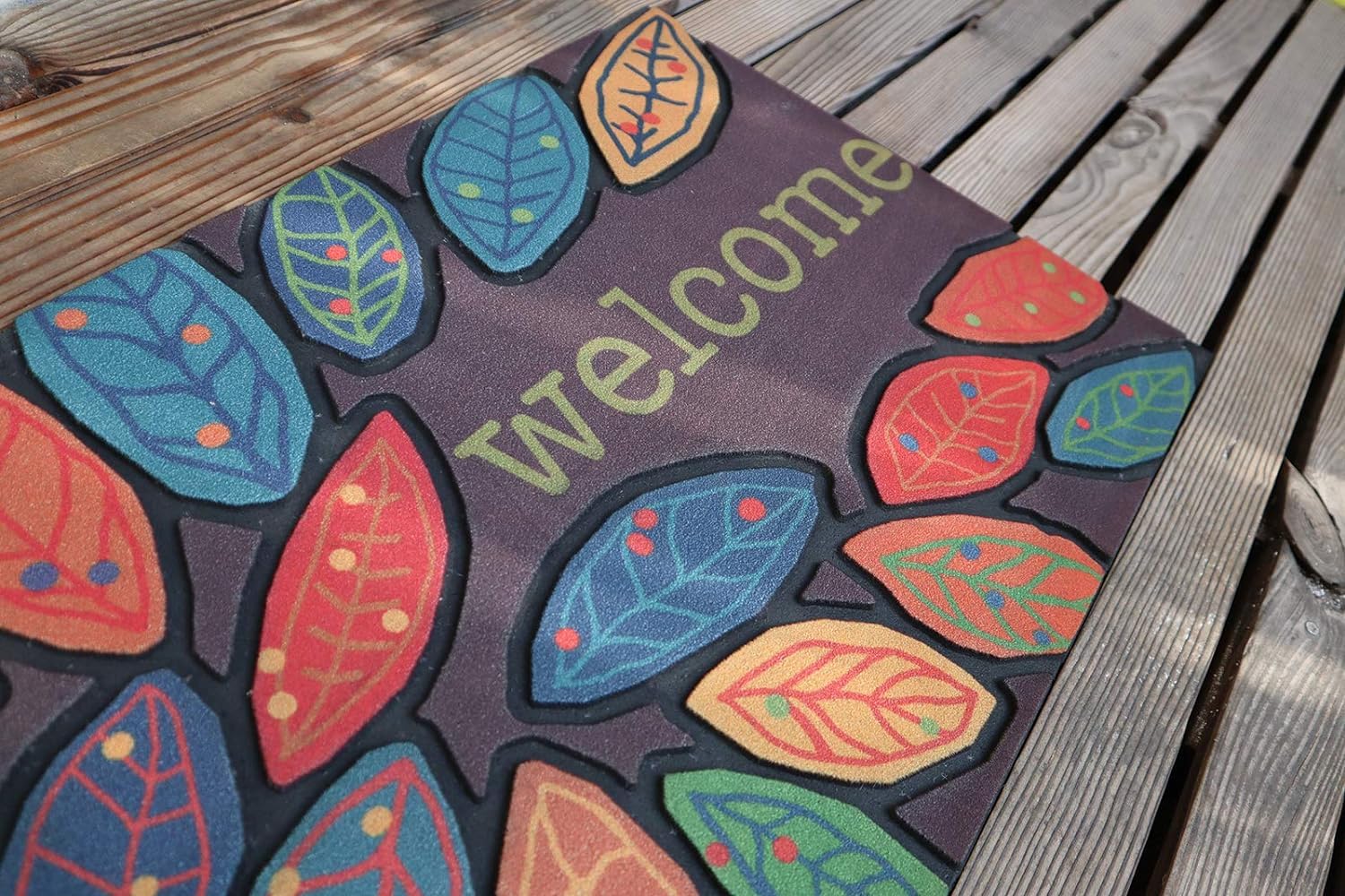 CHICHIC door mat non-slip rubber back helps secure placement on outdoor floors.