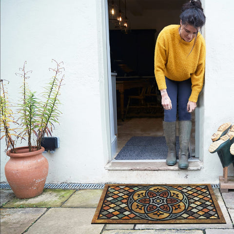 CHICHIC pet-friendly entry mat offers a tidy space for pets.