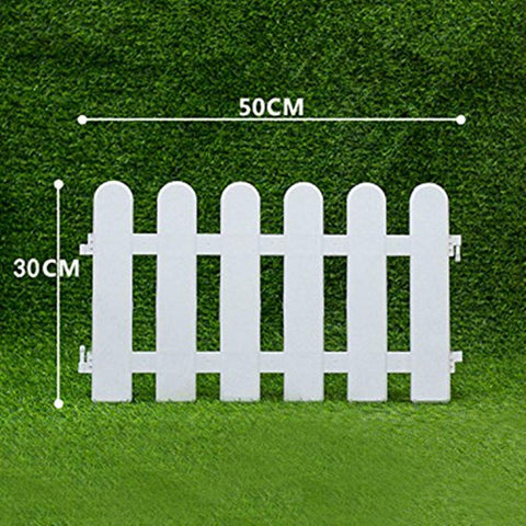 CHICIEVE elegant white picket border for indoor holiday ambiance.