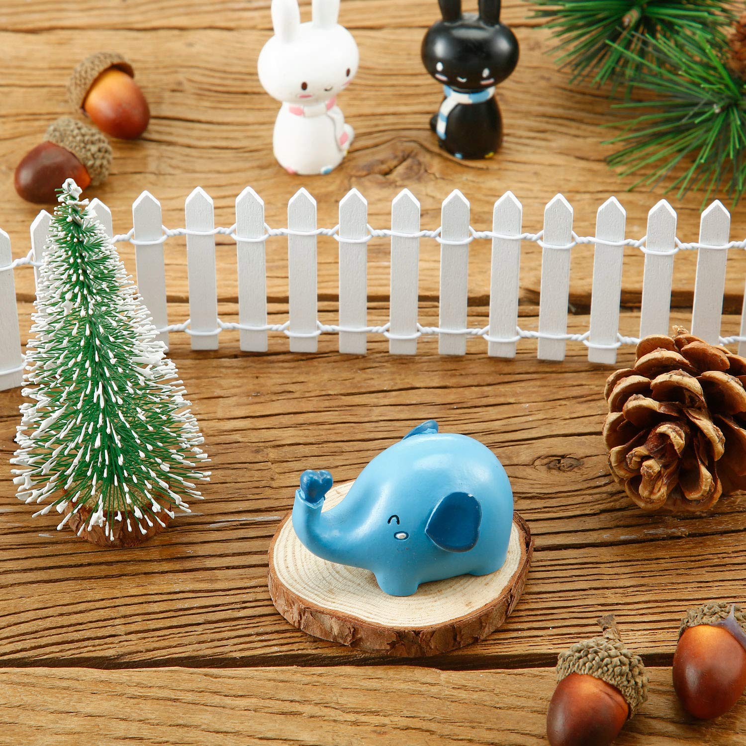 Chinco decorative dollhouse fence for landscapes, sturdy wood and coating.