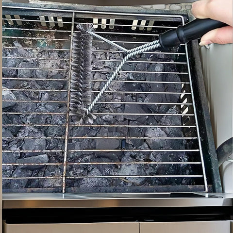 Chinshwehaw grill brush includes a hanging loop for storage.