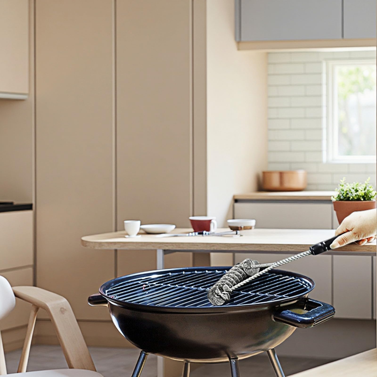 Chinshwehaw woven bristles stay secure, reducing stray wires on food prep.
