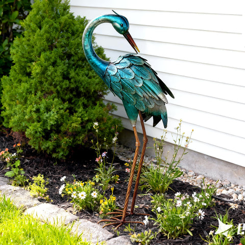Chisheen 11-inch lawn crane figurine fits garden hedges or pond borders.
