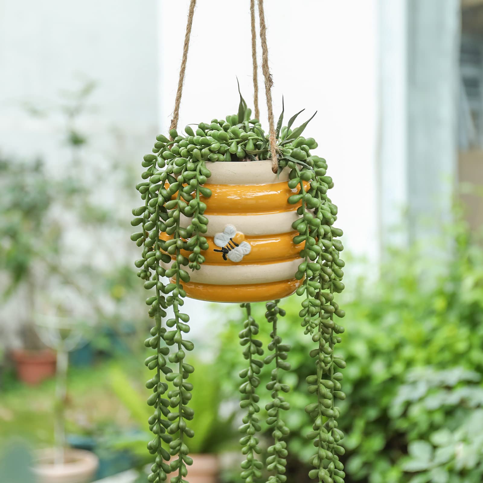 Chonsun planter with silicone stopper helps manage moisture