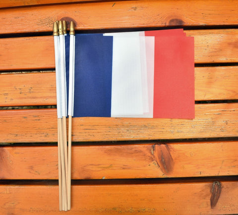 Ckexin France flag poles and flags arrive separate for simple assembly.