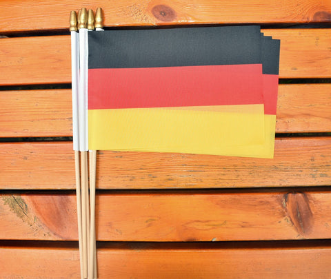 Ckexin flag with safe rounded spear tip reduces risk during handling.