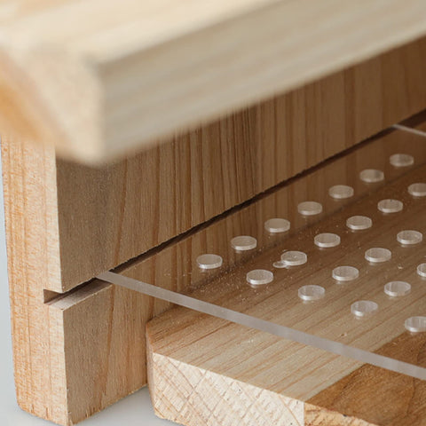 CLACKIBUKVYZ acrylic partition and drainage holes encourage quick drying.