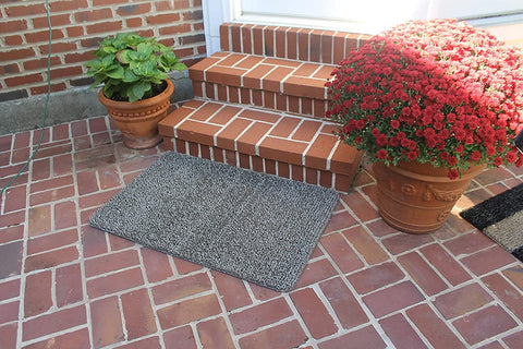 Clean Machine all-weather mat resists weather and cleans shoes.