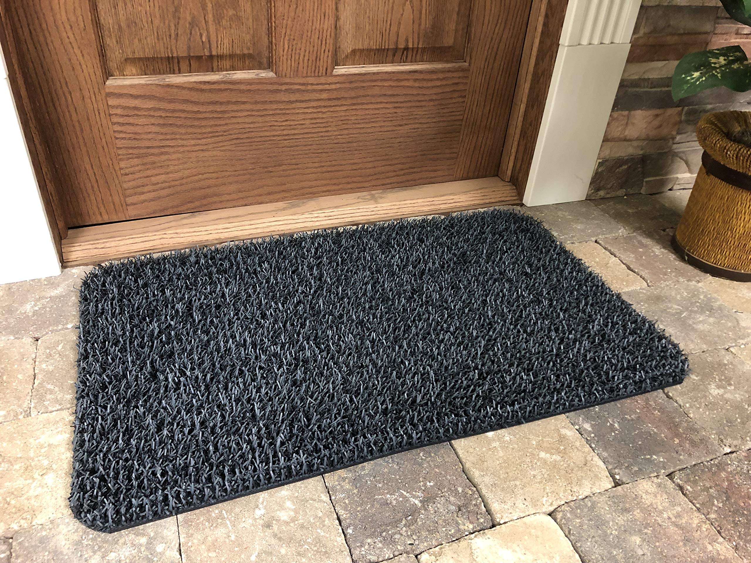 Closeup of scraper blades on Clean Machine Dirt Trapper Doormat capturing dirt