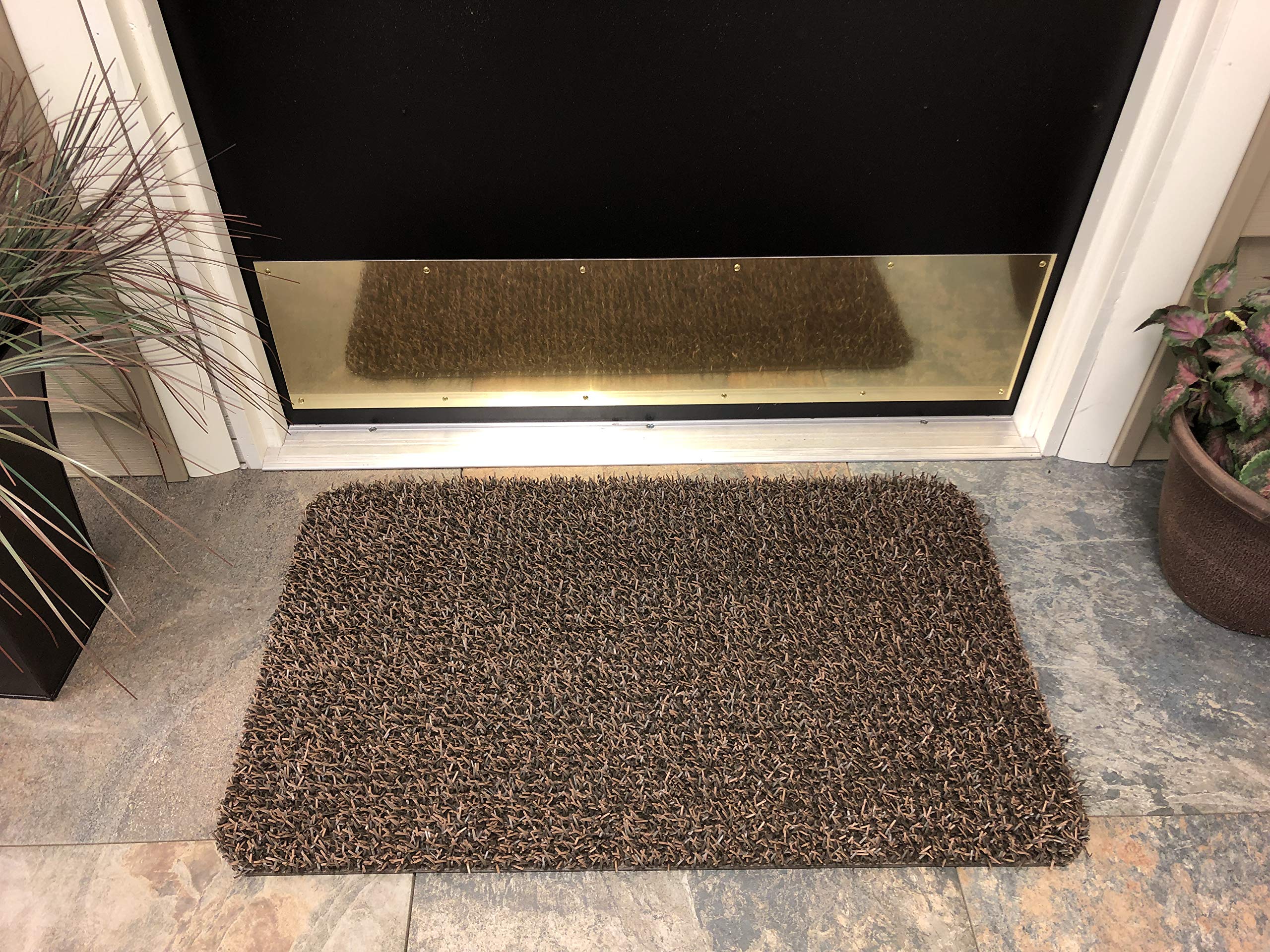 Close-up of scraper blades on Clean Machine Dirt Trapper Doormat.