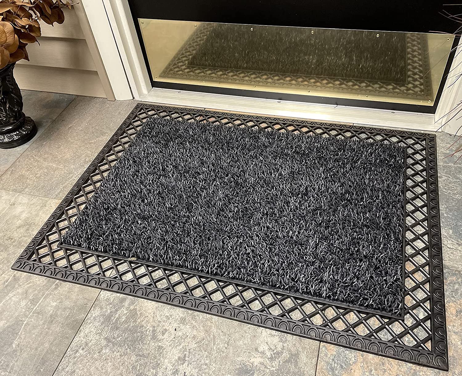 Clean Machine Easy-clean mat: shake or hose rinse maintenance.