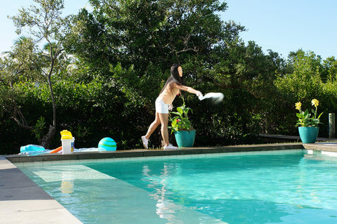 CLOROX Pool & Spa alkalinity increaser dissolving action ensures quicker pH stabilization.