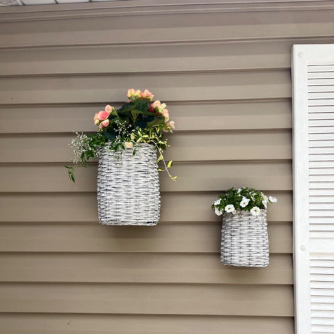 Coloch decorative planter adds natural farmhouse charm