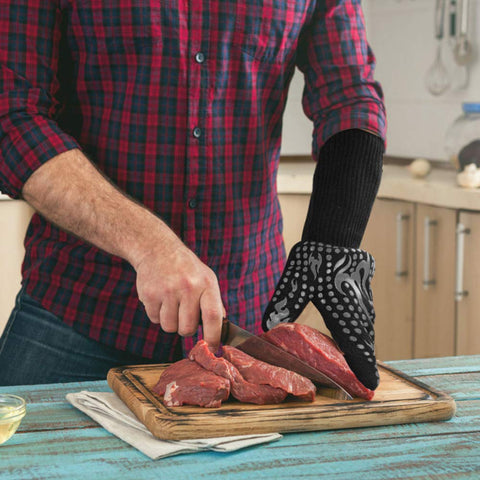 Comsmart BBQ gloves ideal for grill, oven, and stovetop tasks.