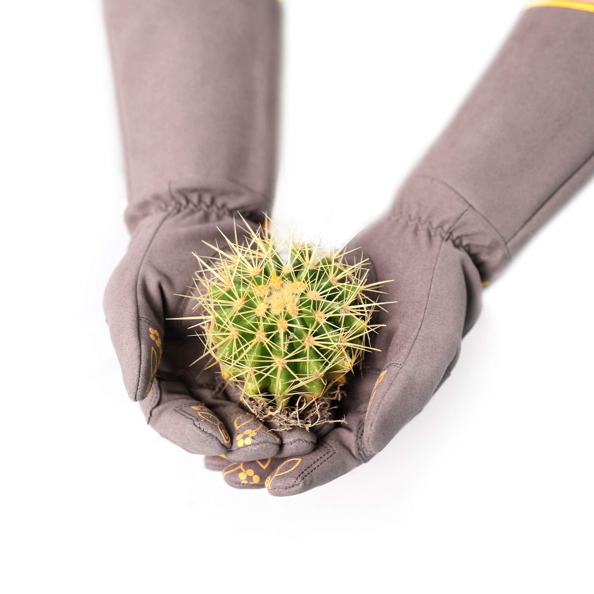 COOLJOB extended-cuff gloves block dirt during heavy pruning