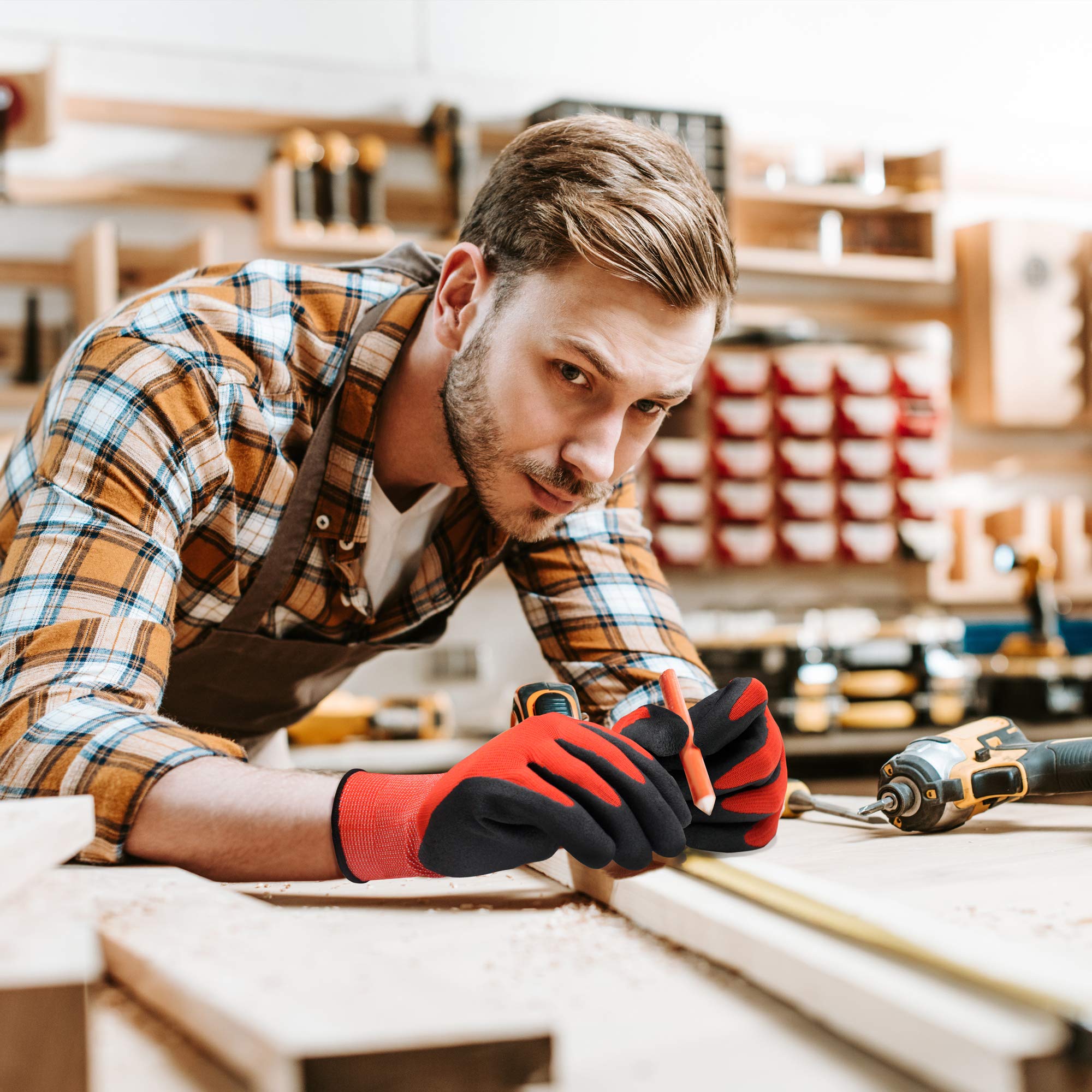 COOLJOB elastic-wrist makes on-and-off quick and easy.