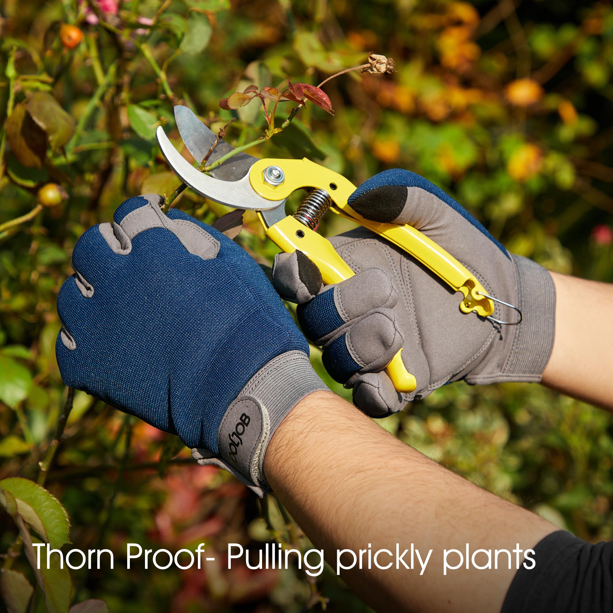 CoolJob Gloves come in a reusable pouch for easy storage and gifting.