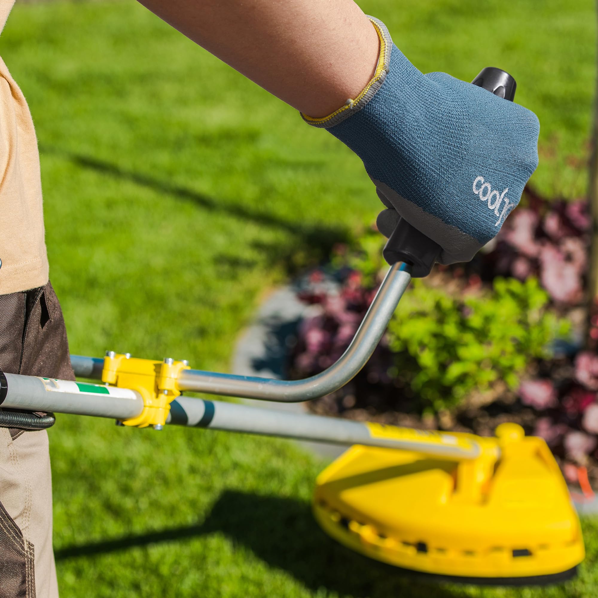COOLJOB long-cuff gloves keep dirt out for a secure fit