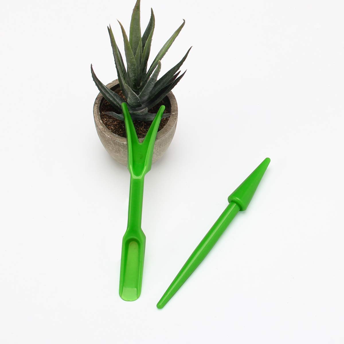 Coolrunner durable plastic tools are lightweight and odorless for everyday gardening.