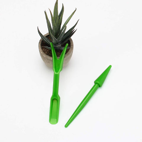 Coolrunner durable plastic tools are lightweight and odorless for everyday gardening.