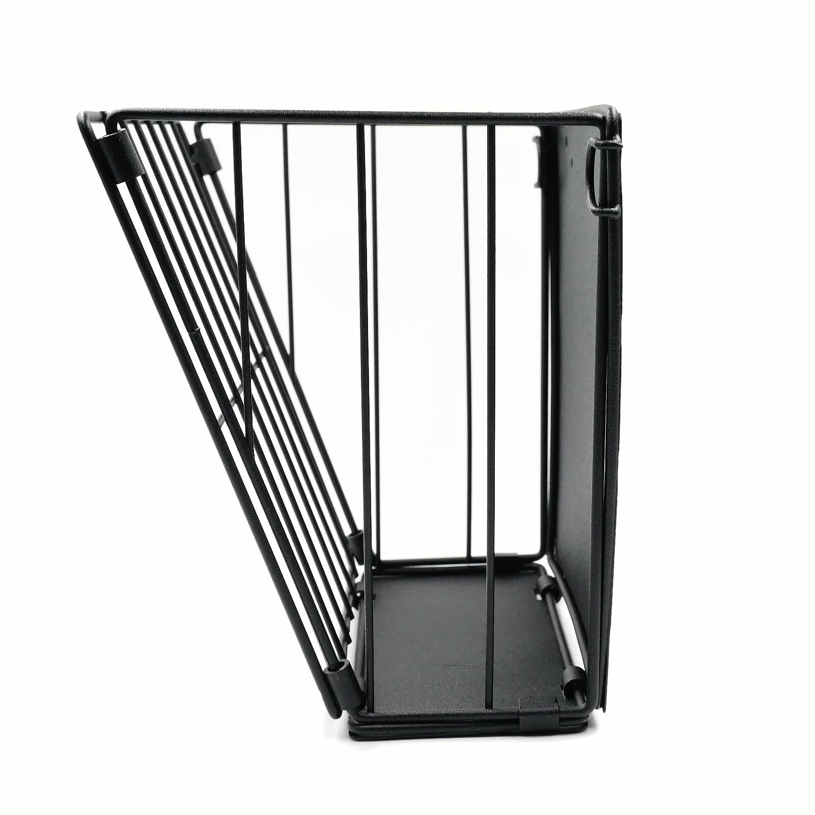 Cooncicy hay rack close-up highlighting mess-proof design
